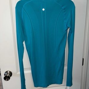 Lululemon size 8 long sleeve swiftly tech blue